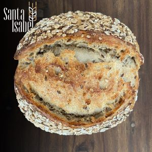 Pão de sementes, côdea crocante,miolo leve e com um sabor único.

#paofermentacaonatural #sourdough #massamae #massamadre #pao #padaria #padariaportugal #paoartesanal #fermentacaolenta #levaim #bread #food #portugal #portimao